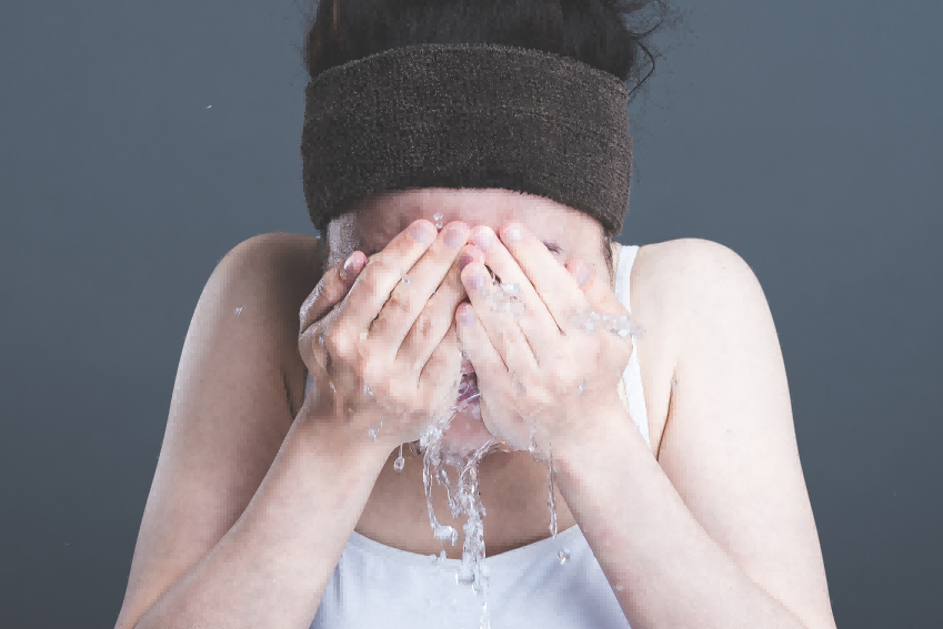 Can Washing Your Face with Cold Water Really Shrink Your Pores?-