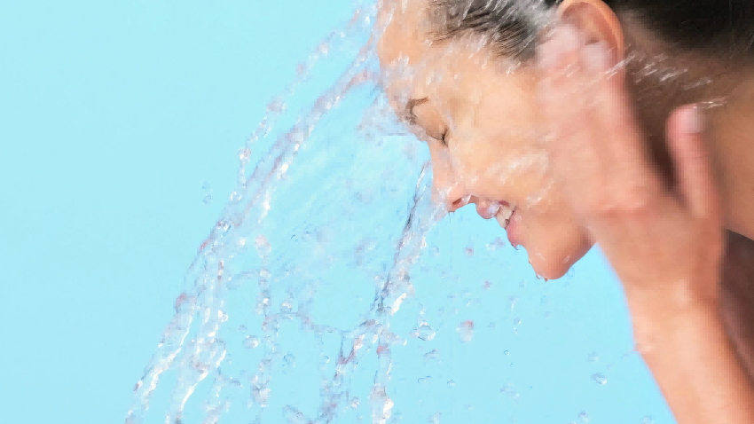 Can Washing Your Face with Cold Water Really Shrink Your Pores?-1