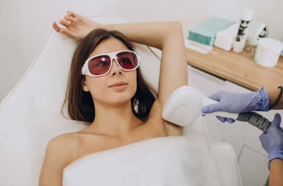Diode Laser Hair Removal Insights: What to Expect from Home vs. Clinic Options-